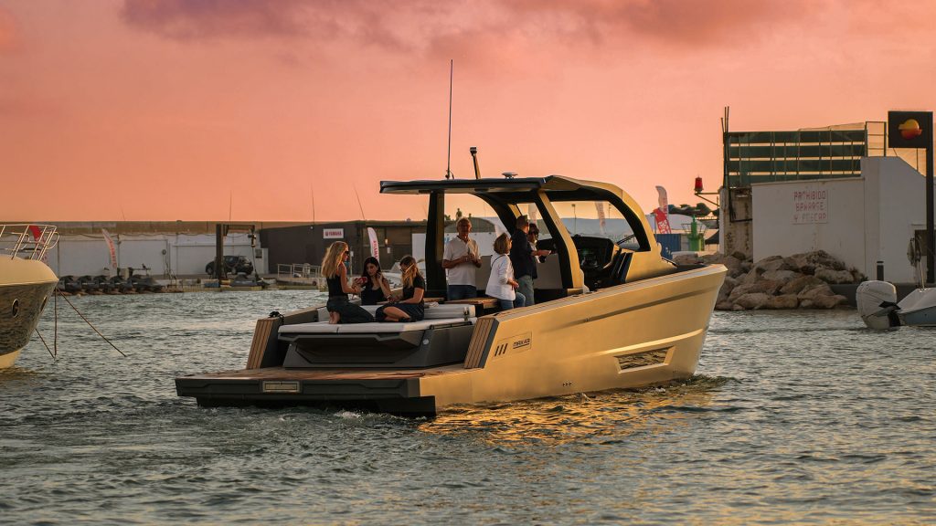 THE LUX SUMMIT MAXIM YACHTS LLAGOS DESIGN
